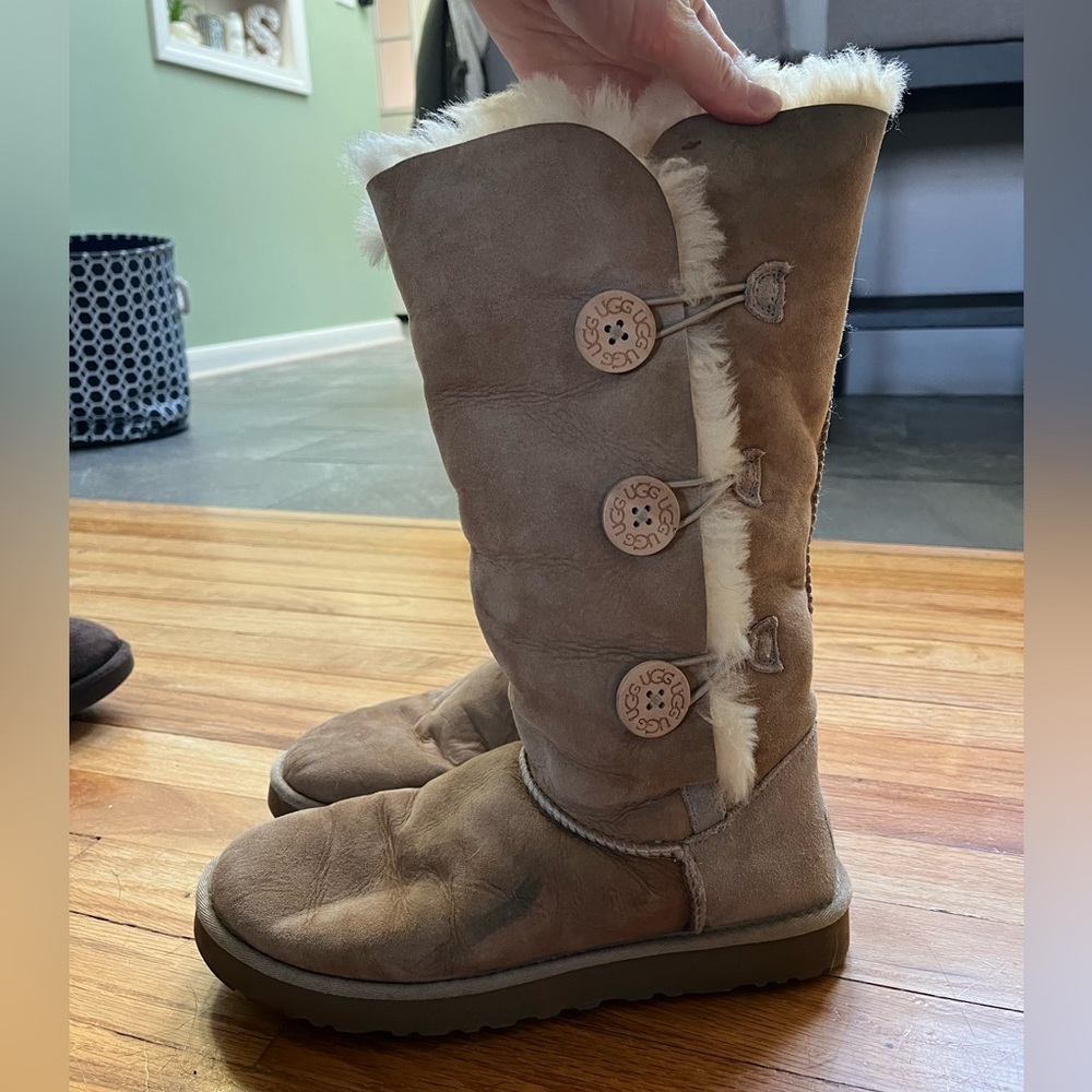 Classic tall Bailey triple button sand Uggs